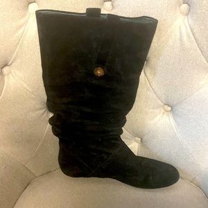 Jet black Ugg suede knee boots in very good condition, but could use a cleaning.